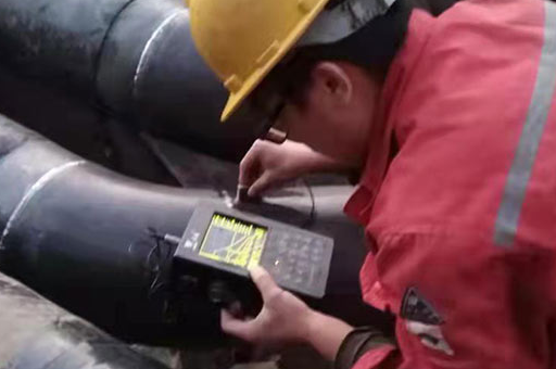 <a href=http://www.lizhutang.com/e/tags/htag.php?tag=jinan target=_blank class=infotextkey>濟南</a>不銹鋼壓縮空氣管道安裝現(xiàn)場